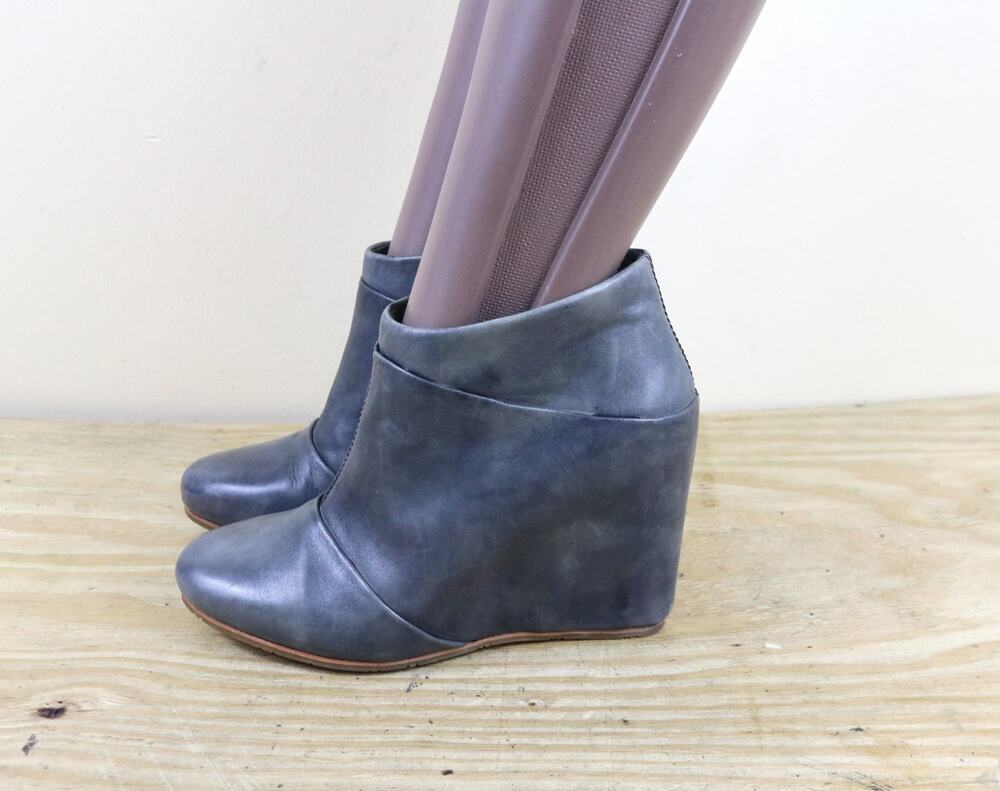 Ugg Boots Womens 7.5 Blue Leather Carmine Shearling Sole Ankle Wedge Shoes